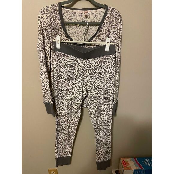 Victoria’s Secret Pajamas Set (SZ M) - Picture 3 of 4